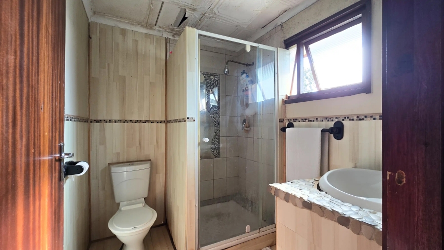 6 Bedroom Property for Sale in Cove Rock Eastern Cape